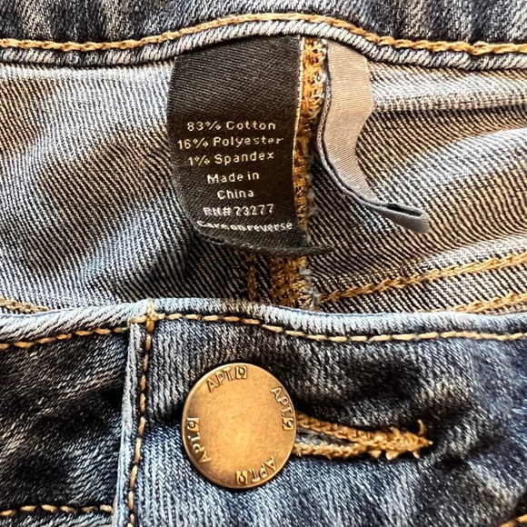 Dark Cuffed Denim Shorts Size 6 - Picture 3 of 4